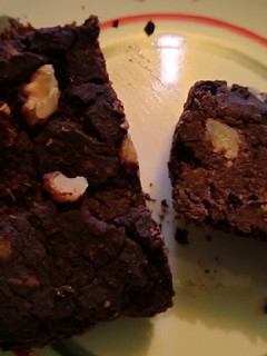 Una foto de Brownie fácil de porotos negros