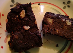 Una foto de Brownie fácil de porotos negros