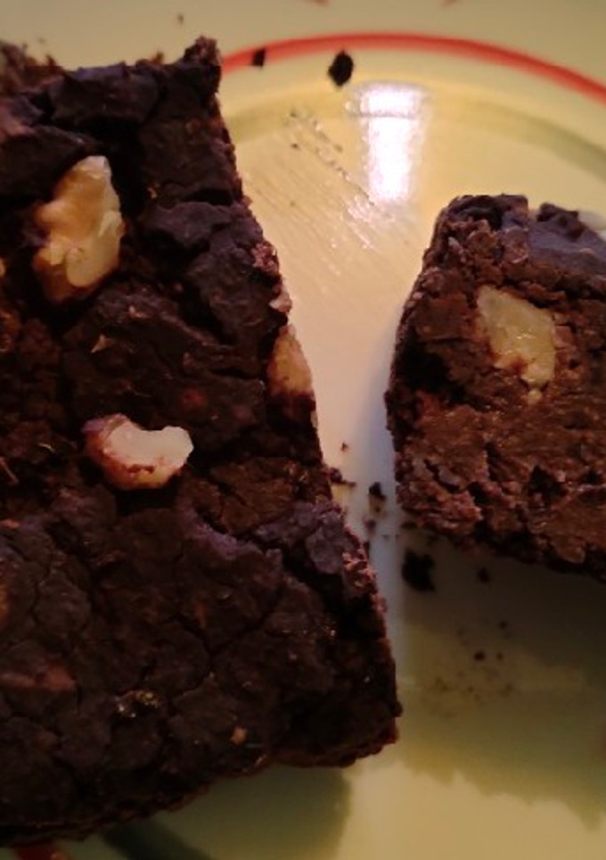 Una foto de Brownie fácil de porotos negros