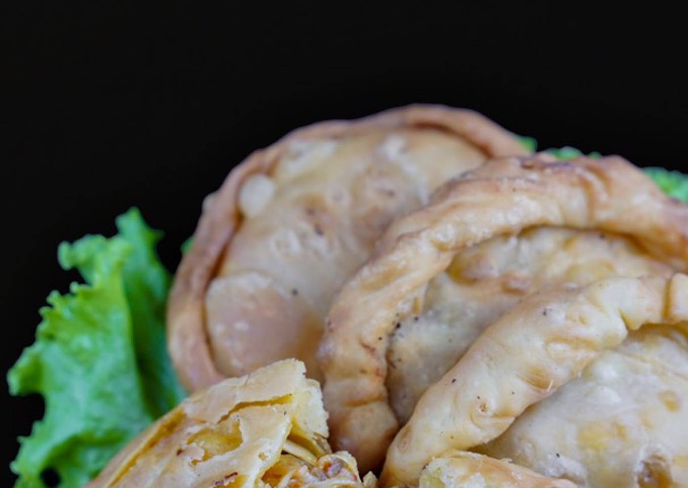 Bagaimana Membuat Pastel isi Rica Ayam suwir, Sempurna
