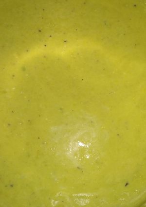 A picture of Green peas soup.