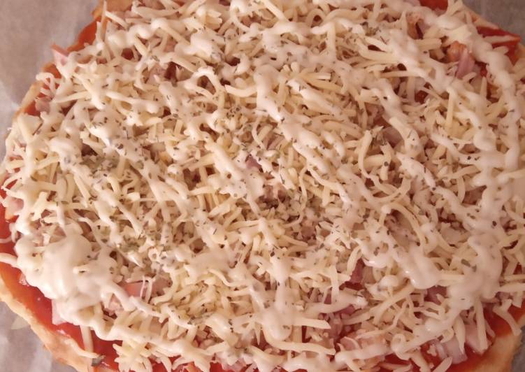 Pizza casera de atún y bacon