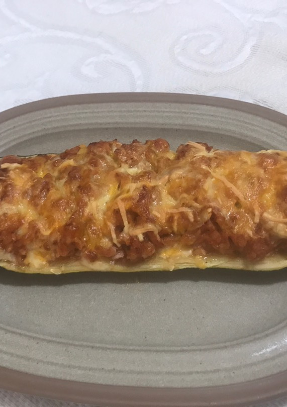 Una foto de Calabacín relleno de pollo y pavo