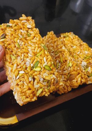 मूरमूरा ड्राई फ्रूट् चिक्की रेसिपी मुख्य फोटो