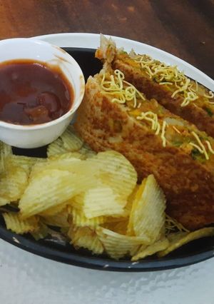 આલુ મટર સેન્ડવીચ (Aloo Matar Sandwich Recipe In Gujarati) રેસીપી મુખ્ય ફોટો