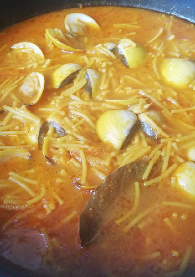 Una foto de Fideos con almejas al brandy