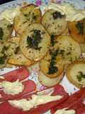 Papas Vikingas con eneldo y salchichas con salsa de mostaza