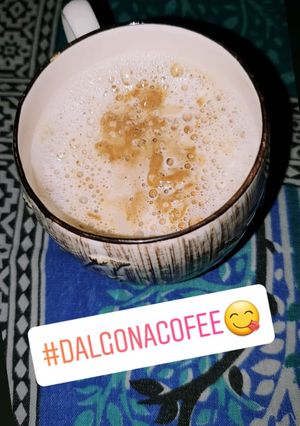डालगोना कॉफी (dalgona coffee recipe in Hindi) रेसिपी मुख्य फोटो