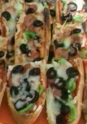 صورة لوصفة فطورنا اليوم قوارب البيتزا وشوربة
