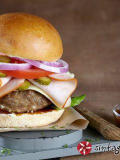 Φωτογραφία της συνταγής Burger με 100% μοσχαρίσιο μπιφτέκι και ΒΒQ sauce