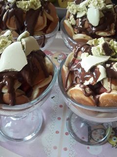 صورة لوصفة أكواب رقائق البانكيك بالمثلجات والشوكولا 😋😋😋