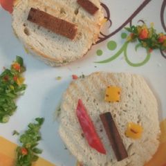 A picture of Round bread emoji.
