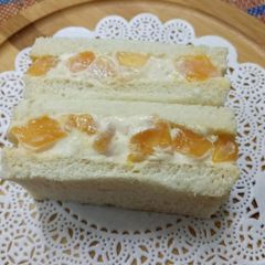 A picture of Mango bread dessert.