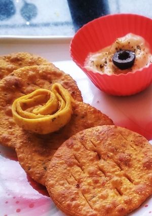 A picture of Pizza puri with cheesy dip.