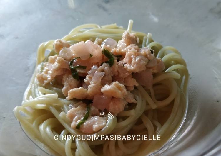 37. MPASI 11+ Mie Bayam Saus Daging Keju