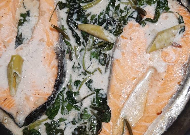 How to Prepare Super Quick Homemade Salmon in Coconut cream