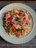 Ensalada completa multicolor (con atún y brócoli) saludable