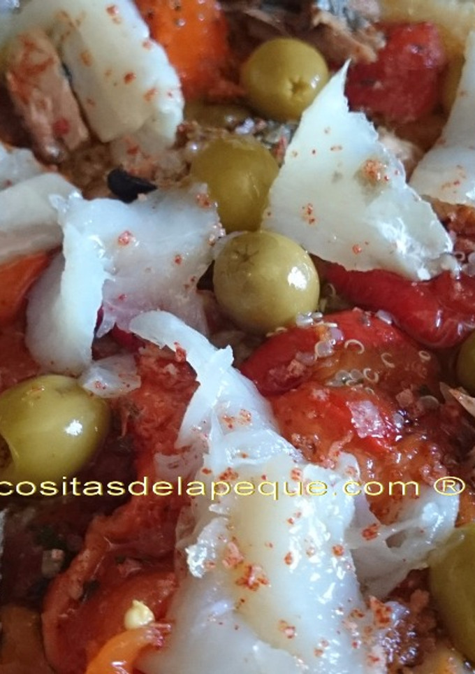 Una foto de Ensalada de quinoa bacalao ahumado y pimientos asados