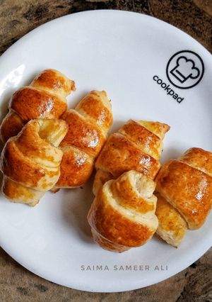 A picture of Jam filled croissants.