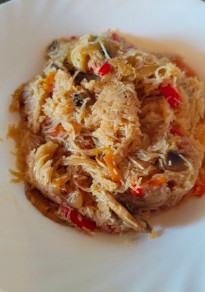 Una foto de Tallarines de arroz al wok