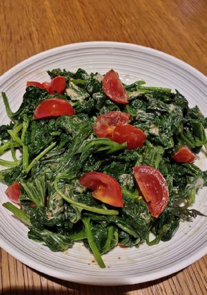 A picture of Sweet Potato Tops Salad with Sesame Seed Sauce.
