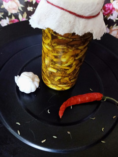 लहसुन का अचार (Lahsun ka achar recipe in Hindi) रेसिपी मुख्य फोटो