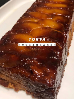 Una foto de Torta invertida de manzanas