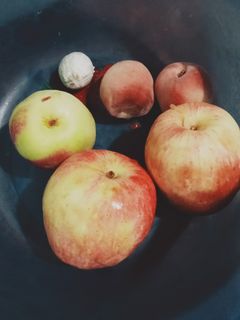 صورة لوصفة عصير تفاح وخوخ وليمون 😋تحفة