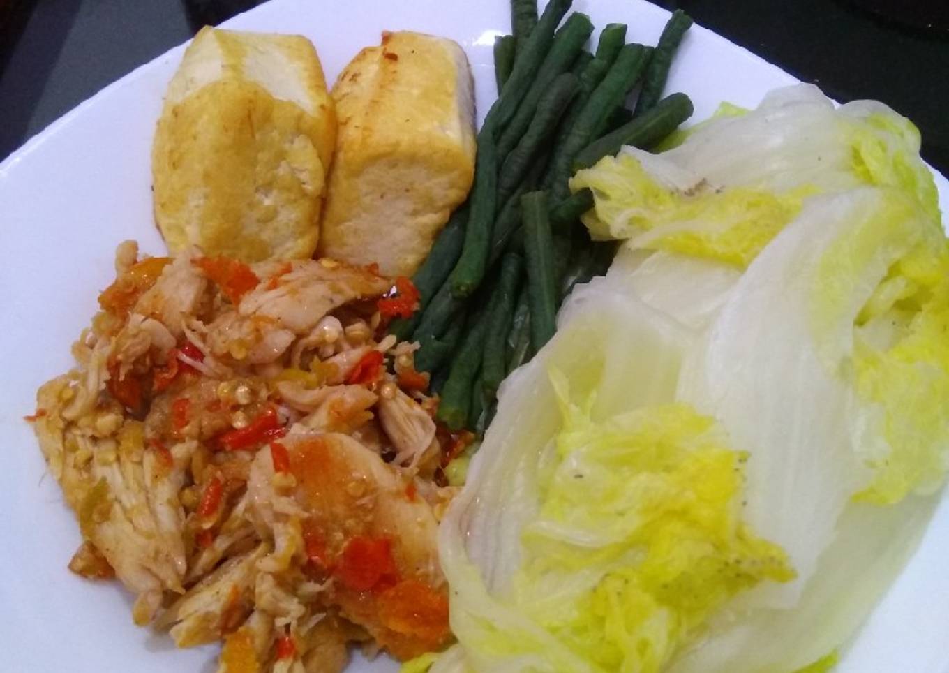 Ayam geprek panggang teflon dan lalapan(makan siang)