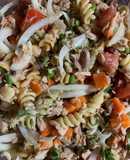 Ensalada de fideos y atún