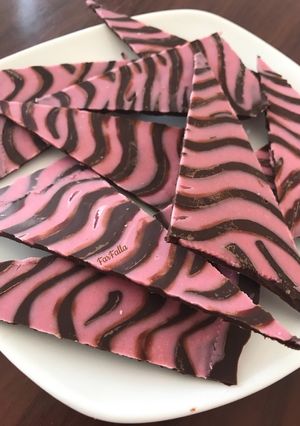 صورة لوصفة طريقة للتزيين بالشوكولاتة