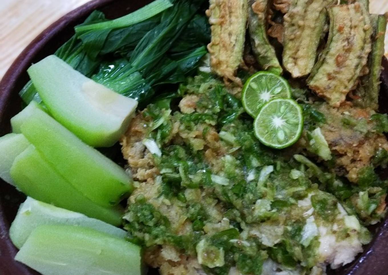Ayam geprek cabe ijo