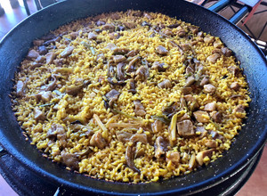 Foto principal de Paella de secreto ibérico 🐽, setas 🍄 y ajos tiernos 🌱