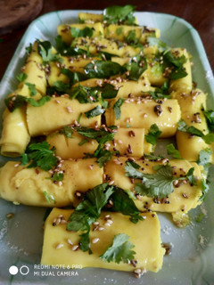 ખાંડવી(Khandvi Recipe in Gujarati) રેસીપી મુખ્ય ફોટો