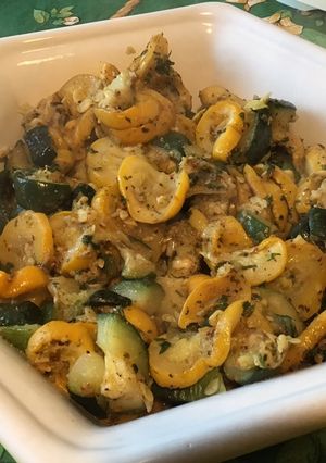 Une photo de Courgettes bicolores à l ail et épices méditerranéennes