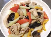 A picture of chicken mushroom stir fry