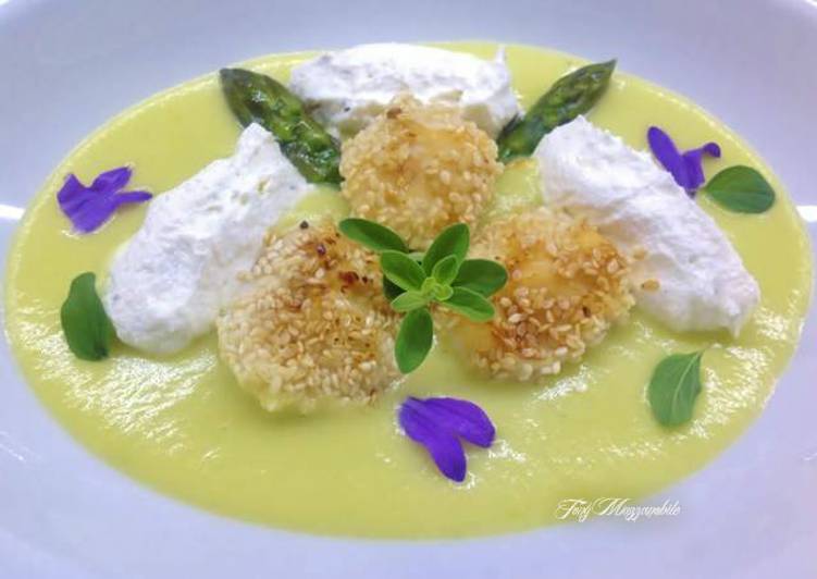 Capesante con crema di asparagi e ricotta