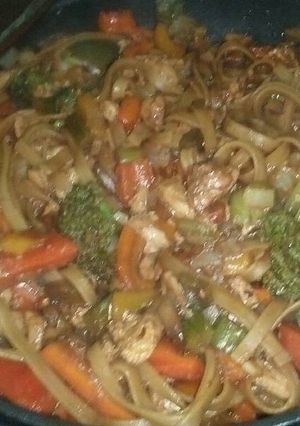 Una foto de Tallarines con verduras