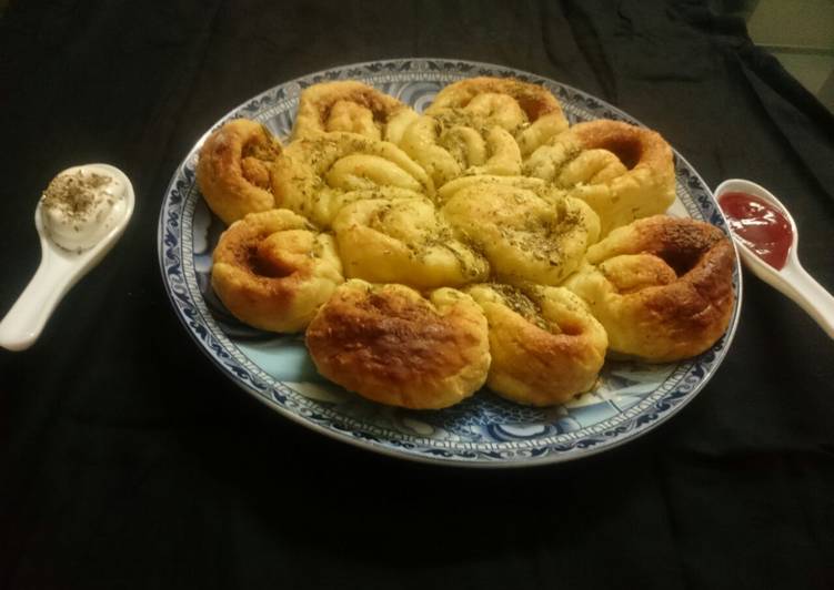 Garlic flower bread