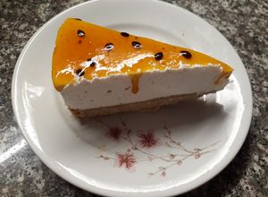 Una foto de Cheesecake maracuyá sin horno