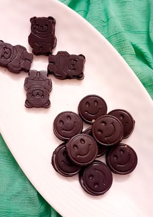 ચોકલેટ (Chocolate Recipe In Gujarati) રેસીપી મુખ્ય ફોટો