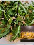 Flammkuchen mit Mango, Mozzarella und Rucola