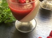 Une photo de coulis framboises