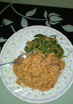 Jollof rice with spinach sauce ainihin hoton girkin