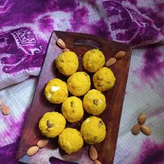 A picture of Suji ladoo.