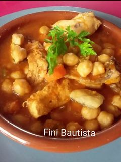 Una foto de Cazuela de garbanzos con pollo