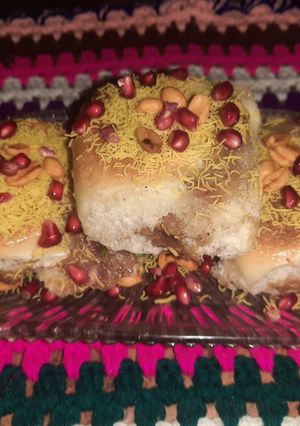 A picture of Kacchi Dabeli.