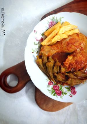 A picture of Persian Chicken and Okra Stew.
