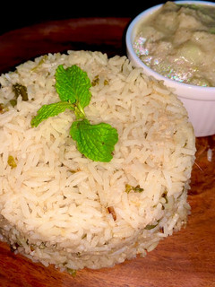 தேங்காய்ப்பால் சாதம் (Thenkaai paal satham recipe in tamil) செய்முறை முக்கிய புகைப்படம்