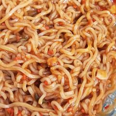 A picture of Korean maggi.